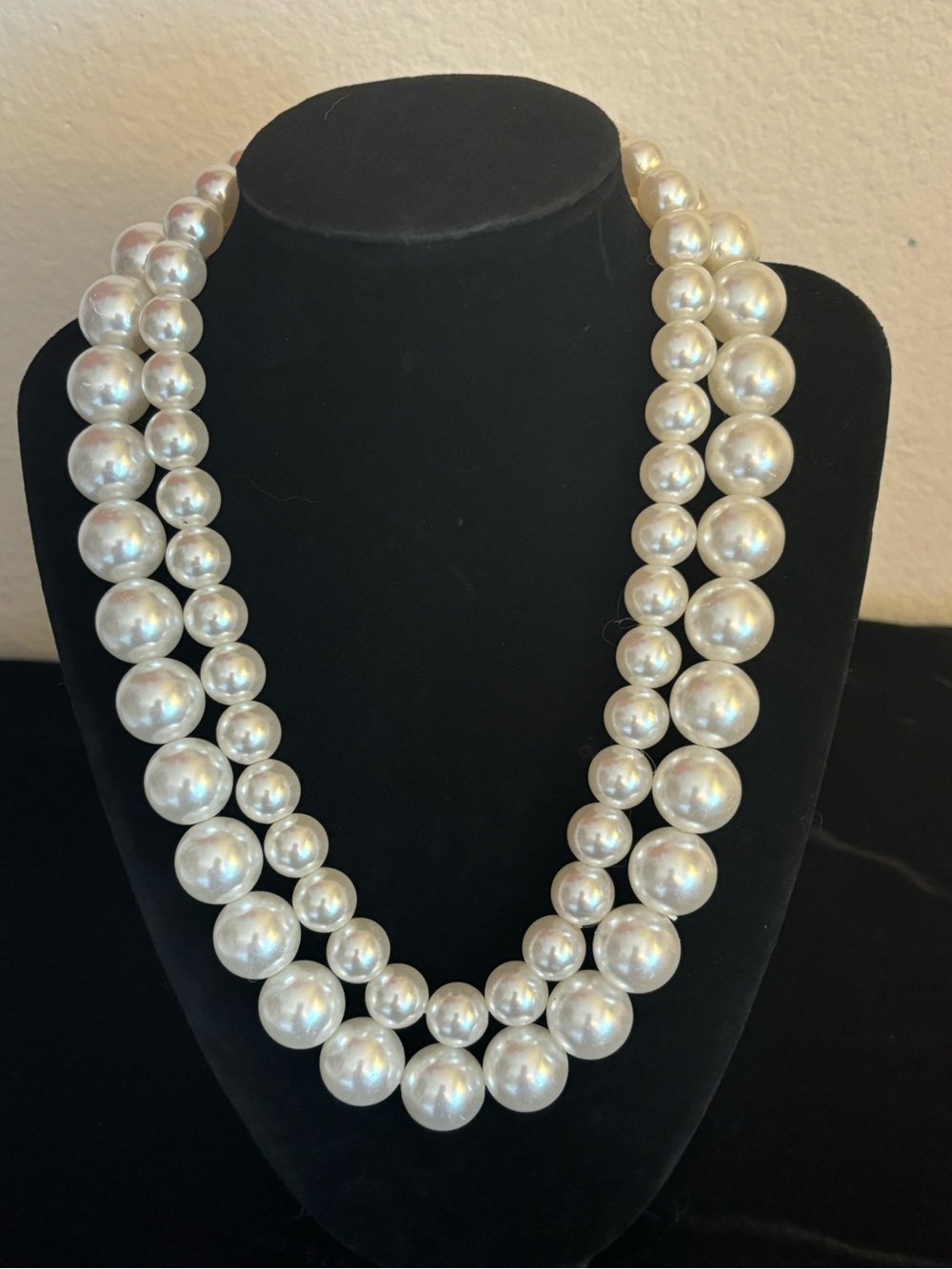 Classic Chunky White Faux Pearl Stretch Necklaces (2)